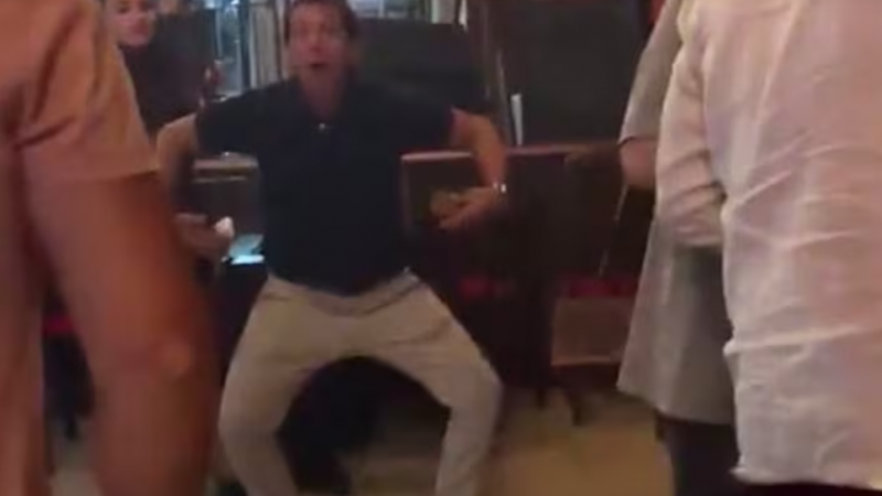 El padre de Agostina Paez y el mismo gesto rascista de su hija