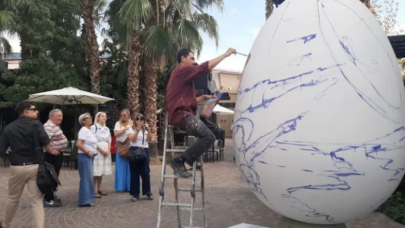Huevos gigantes, arte en vivo y vino nuevo: Mendoza ya vive la Pisanice croata