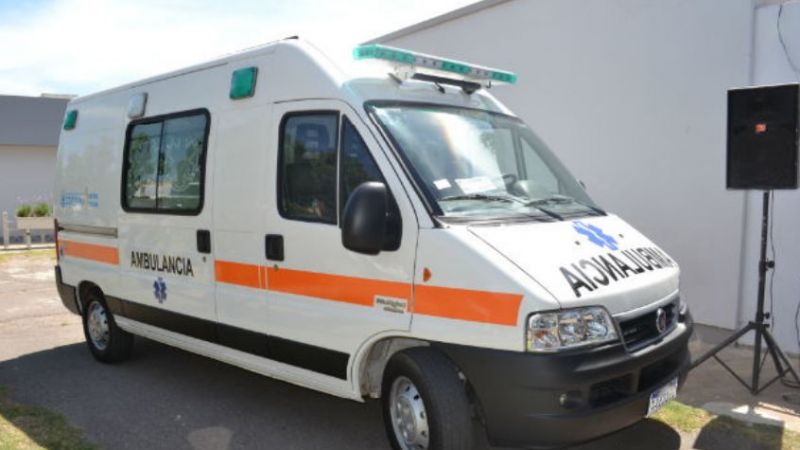 Tragedia: un hombre salió de la pileta, agarró un micrófono y murió electrocutado