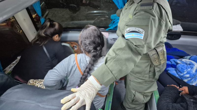 Dos "mulitas" detenidas por transportar 156 cápsulas de cocaína hacia Mendoza