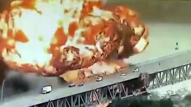 Así explotó un camión cisterna en el canal de Panamá (Video)