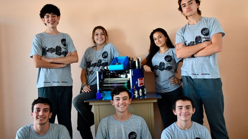 Estudiantes nos representarán en el exterior y necesitan ayuda para viajar