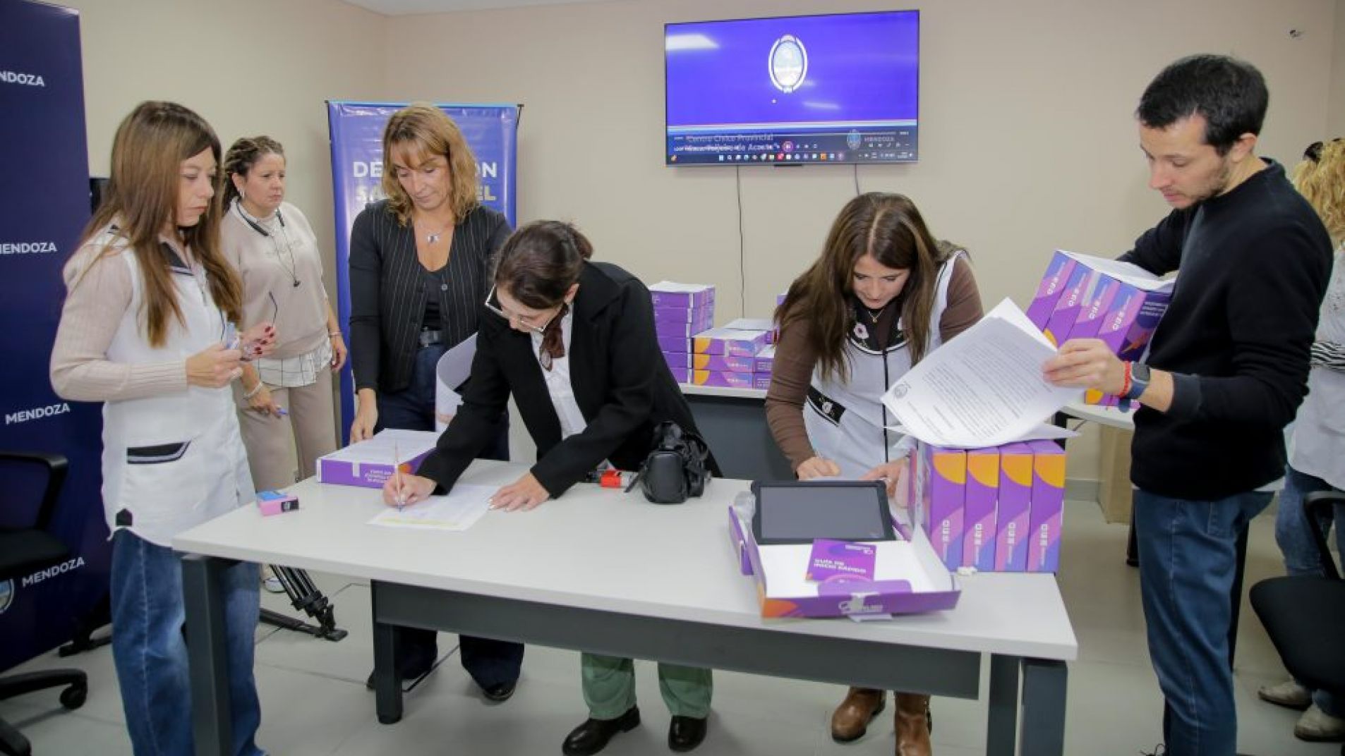 Entregaron dispositivos portátiles a escuelas primarias en San Rafael