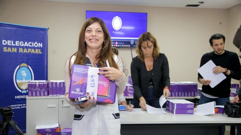 Escuelas primarias de San Rafael recibieron más de 160 dispositivos portátiles