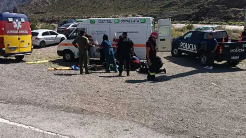 Un motociclista desbarrancó y murió en Alta Montaña