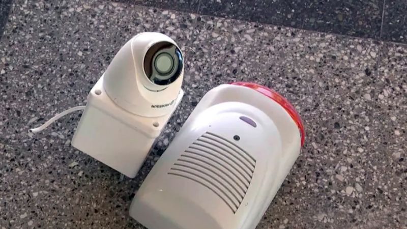 Dañaron las cámaras de seguridad para robar en una casa de Las Paredes