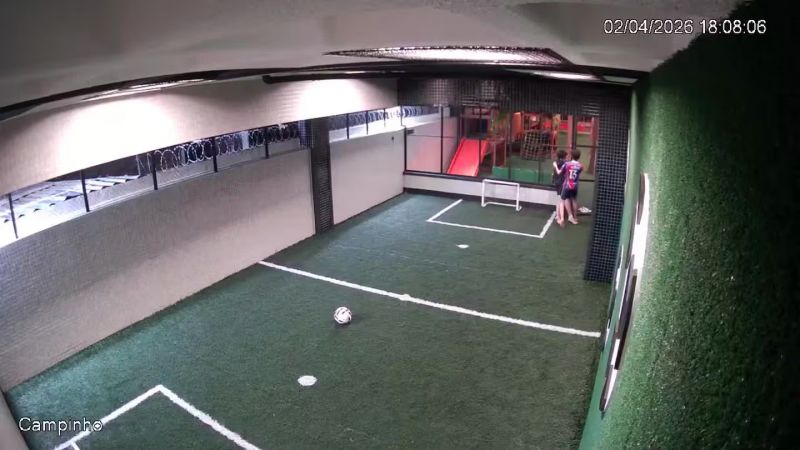 Video: recibió una descarga eléctrica y la reacción de su amigo lo salvó