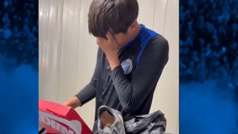Un niño de Godoy Cruz no tenía botines y sus compañeros lo sorprendieron