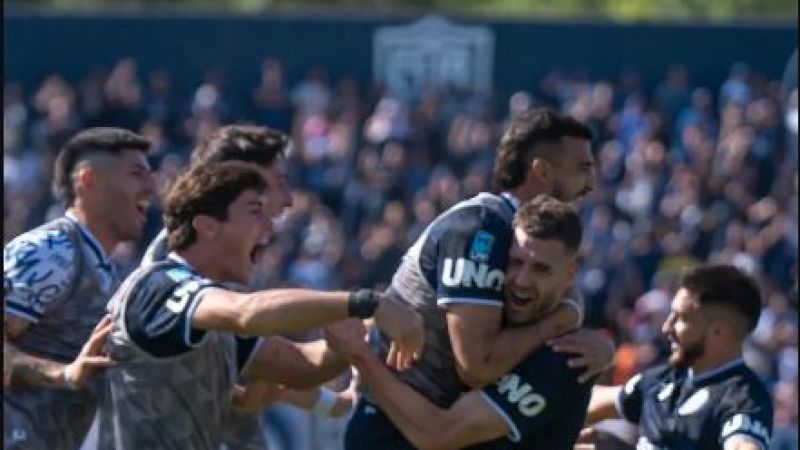 Independiente Rivadavia ganó, sigue líder y se metió en los 8vos de final del Torneo Apertura