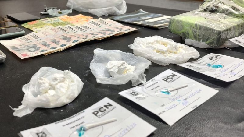 Incautaron casi un kilo de cocaína y detuvieron a una pareja
