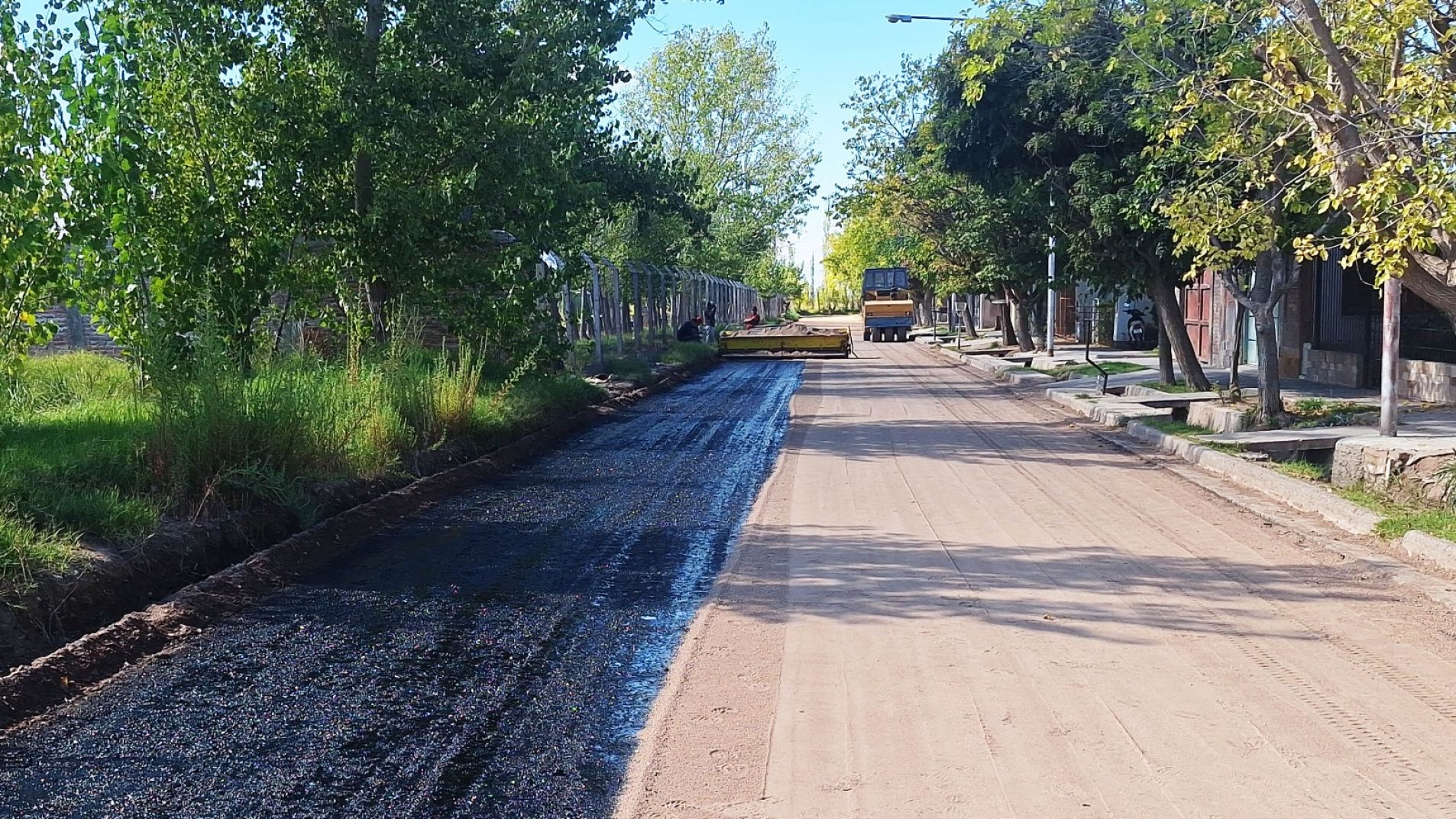 Continúa el plan de asfalto en el barrio Amsa