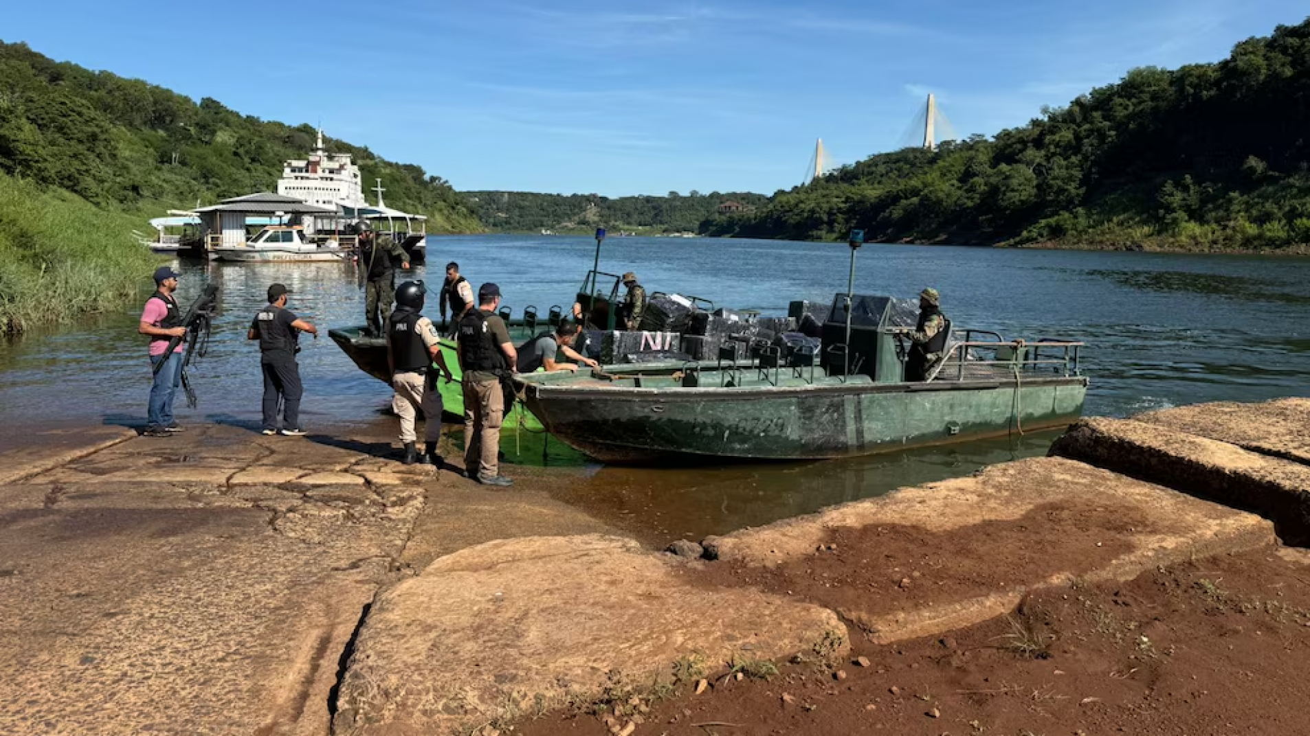 Impactante tiroteo entre Prefectura y un grupo de contrabandistas (Video)