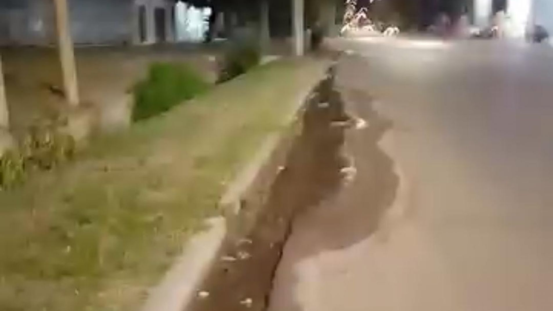 Reclaman por una pérdida de agua que lleva más de un mes