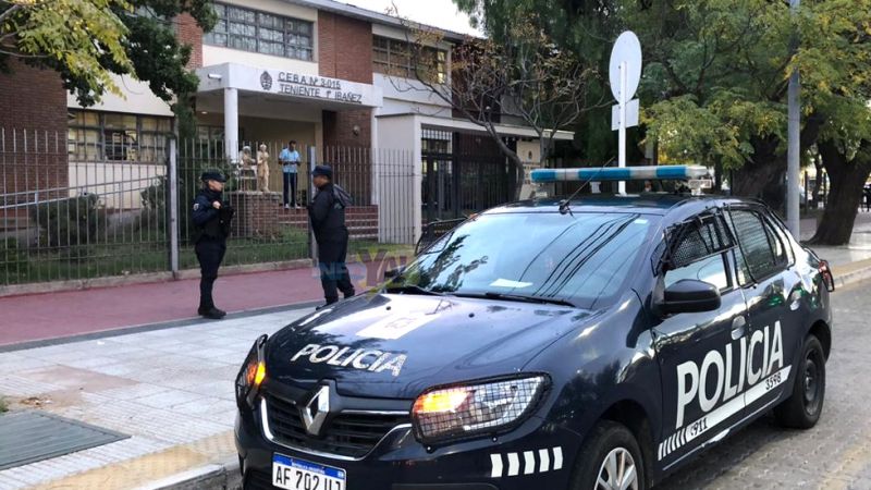 Por amenazas, hay escuelas con presencia policial y ausencia de alumnos