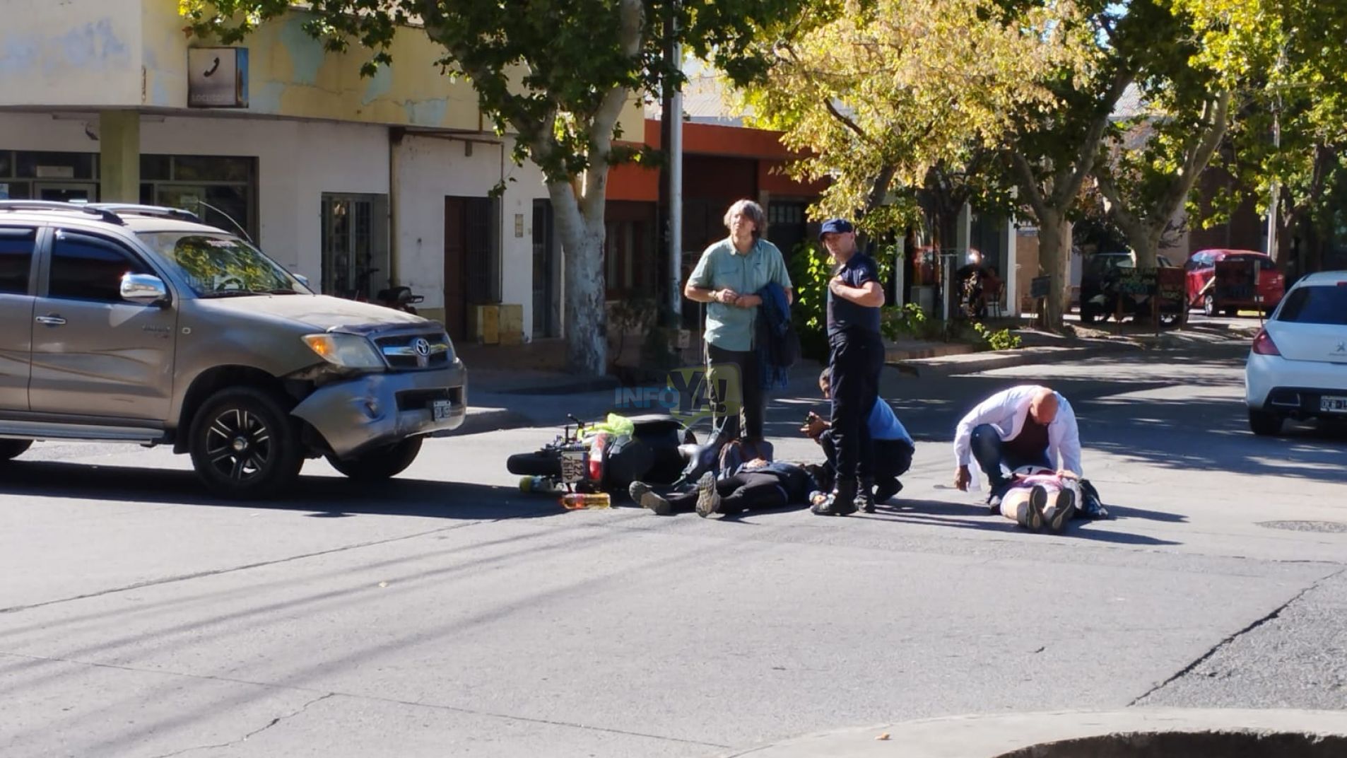 Dos motociclistas lesionadas en un choque frente a la Jefatura Departamental