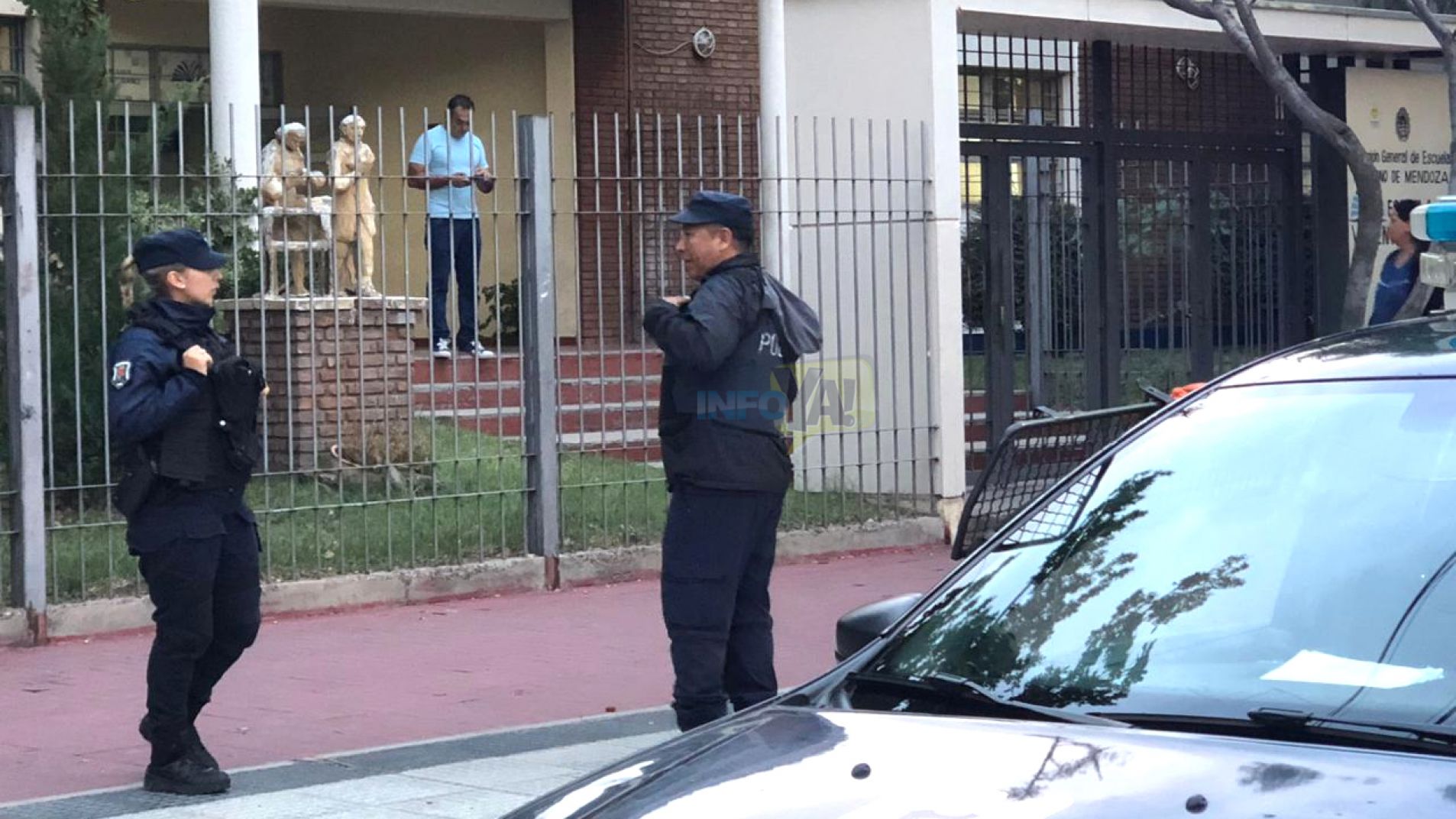 Varias escuelas dieron clases con presencia policial.