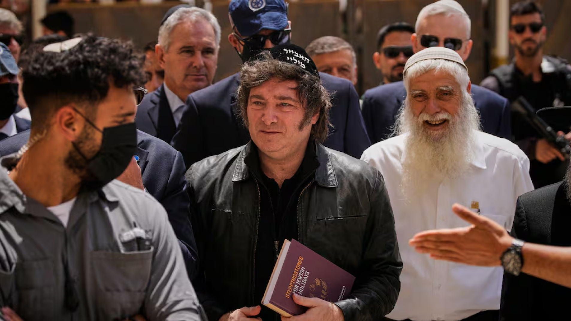 Javier Milei llegó a Israel y visitó el Muro de los Lamentos