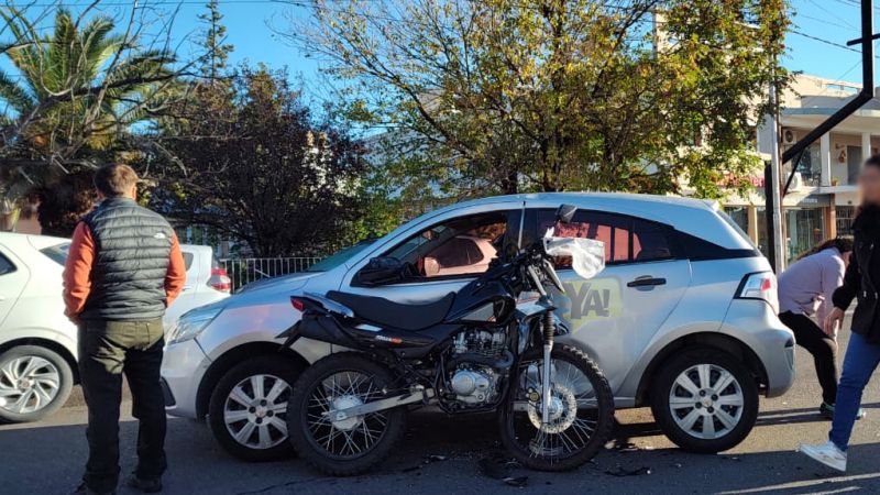 Un motociclista lesionado tras un choque en avenida Balloffet