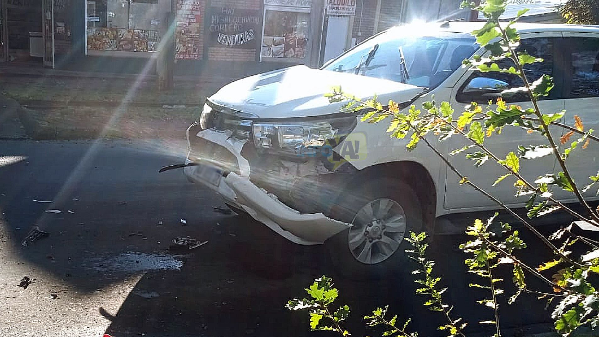 La camioneta quedó con la trompa dañada.