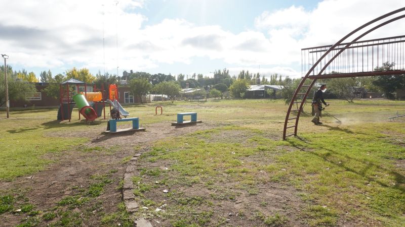 Operativo integral de limpieza y mejoras en barrio Zangrandi