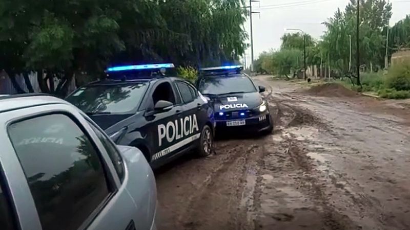 Video: un patrullero chocó a otro al llegar a un incendio en Alvear