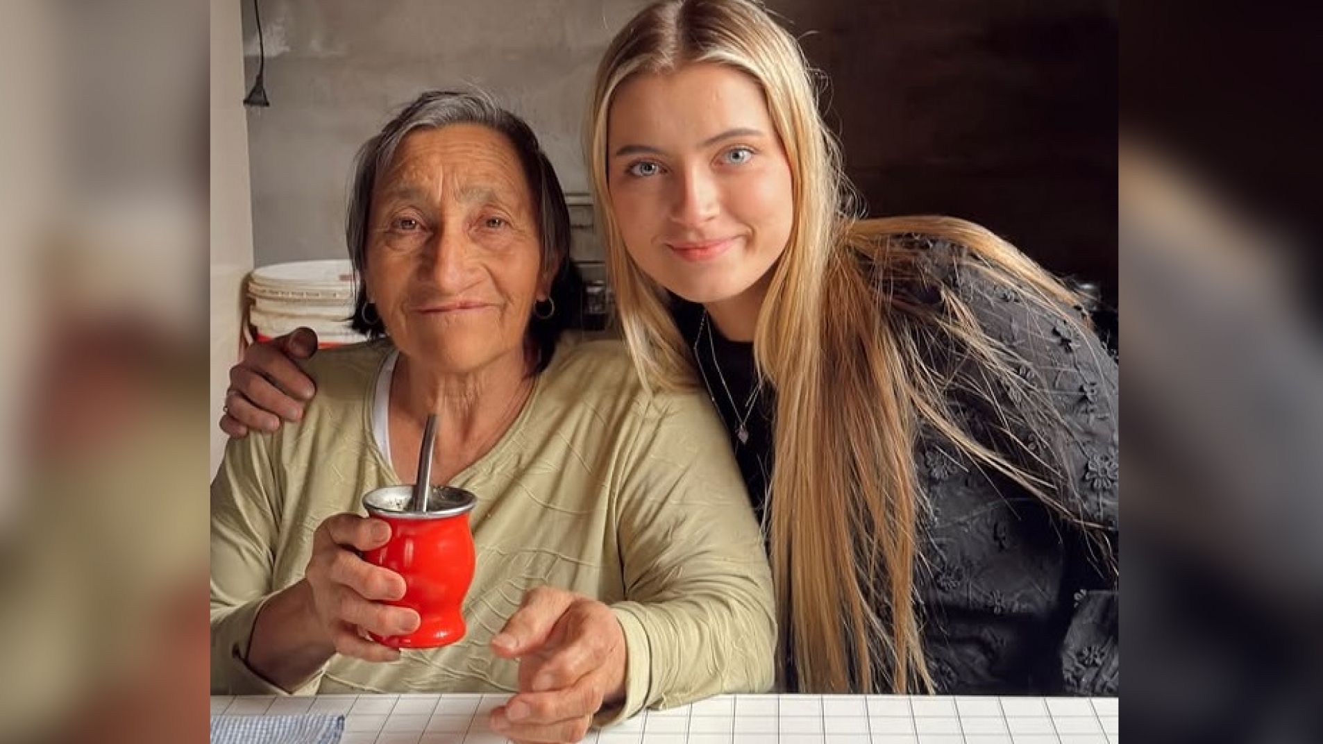 Azul se solidarizó con la mujer desalojada de manera abrupta de su puesto
