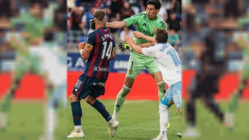 Escándalo en España: piña y expulsión del arquero argentino Esteban Andrada