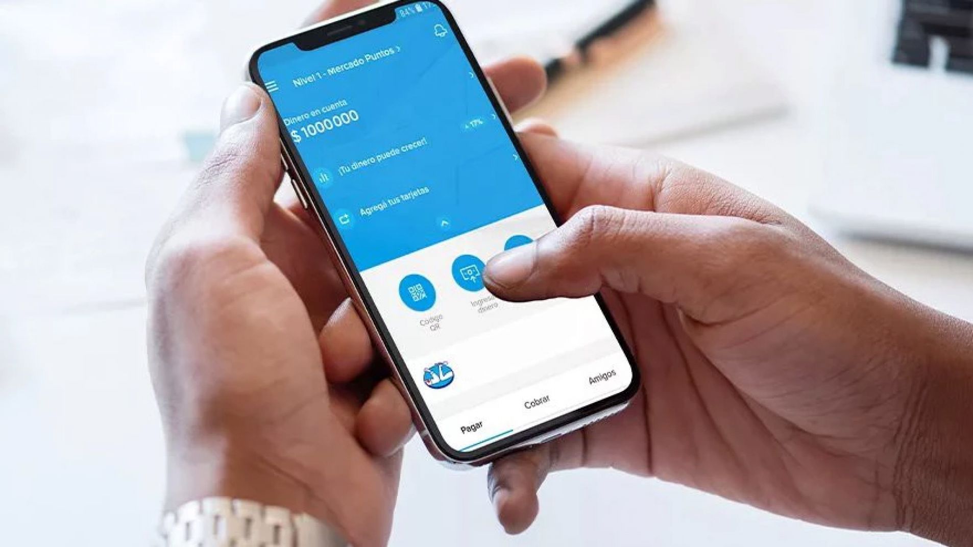 Le transfirieron un millón por error, lo devolvió y tuvo una dulce recompensa