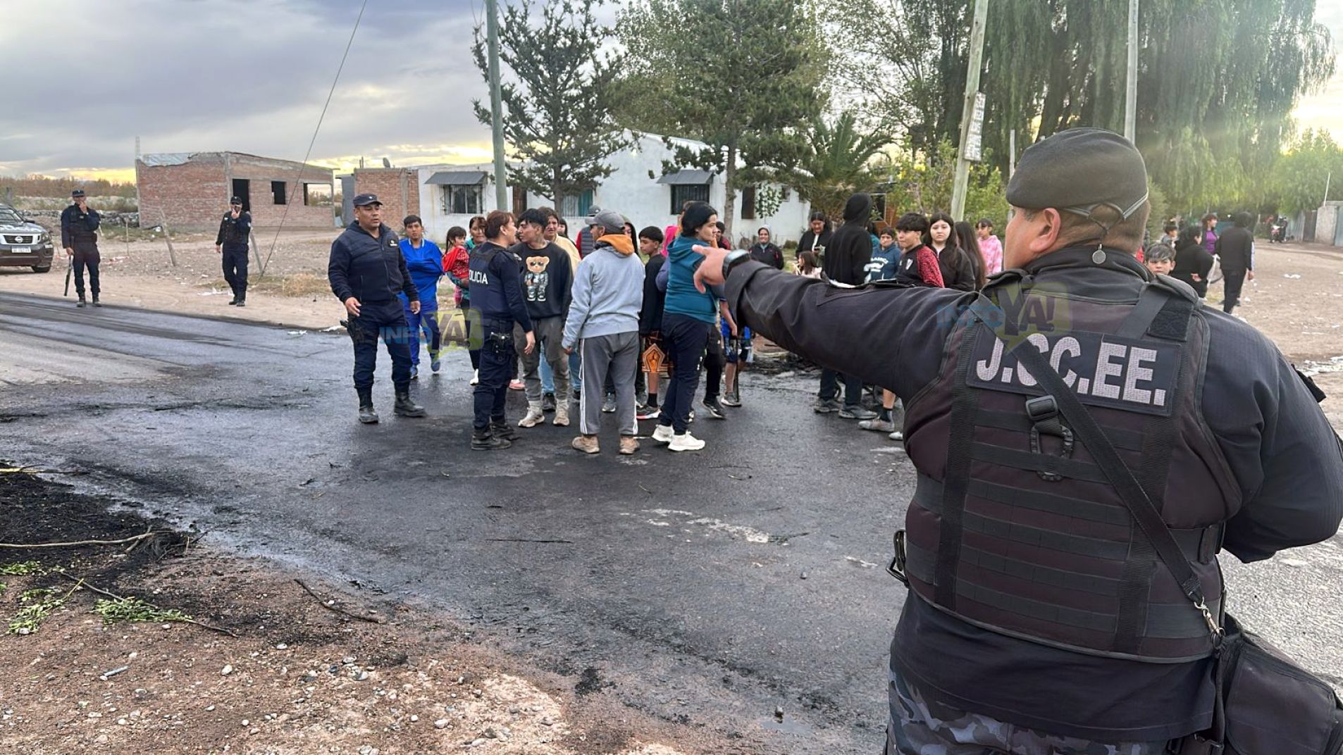 Realizan corte parcial a la salida de El Molino por un reclamo vecinal