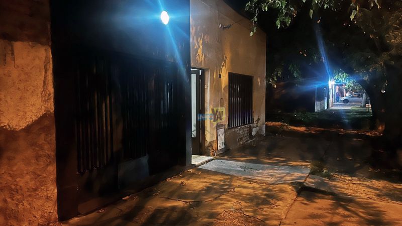 Se metió a la casa y ató a una mujer en la cama: le robó dinero y el celular