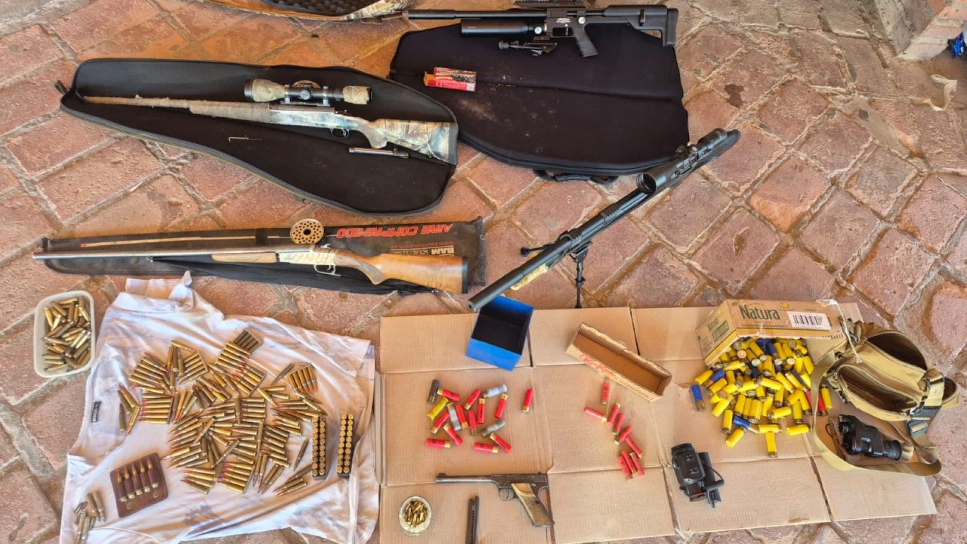 Allanamientos, detenidos y un arsenal: así operaba la banda de estafadores