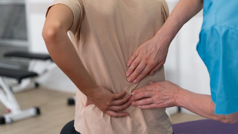 Espondilitis Anquilosante: conoce sus síntomas y recomendaciones del Dr Cuello