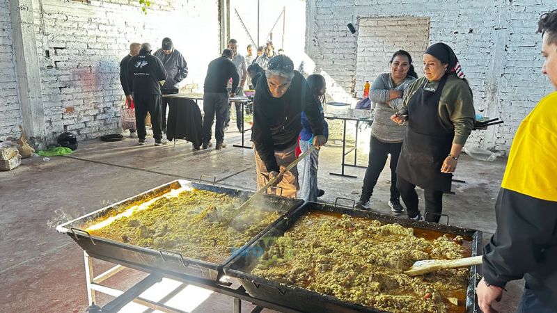 Cocinaron un arroz con pollo en la previa de la Carrera Héroes de Malvinas