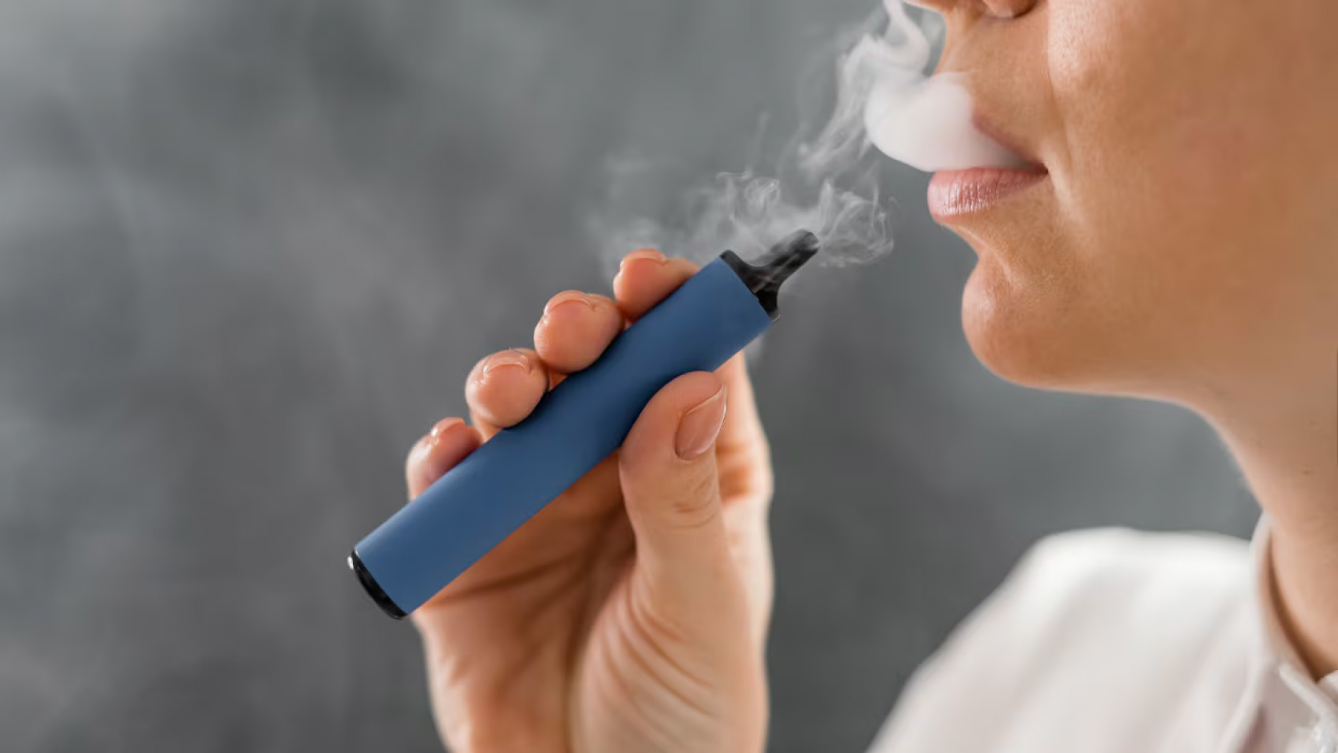 Regularán la venta de vapeadores, tabaco calentado y bolsitas de nicotina