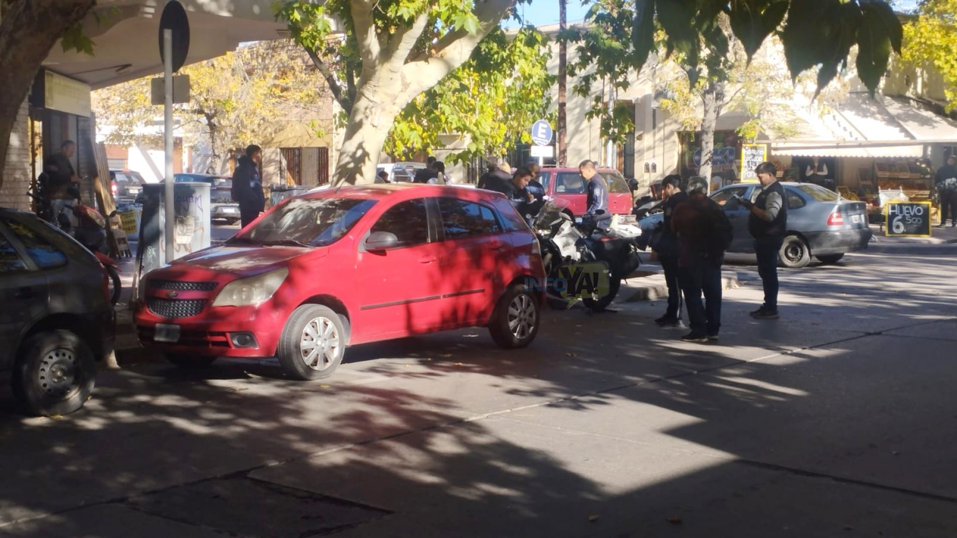 Un penitenciario embistió con su auto a una moto de la Policía Vial