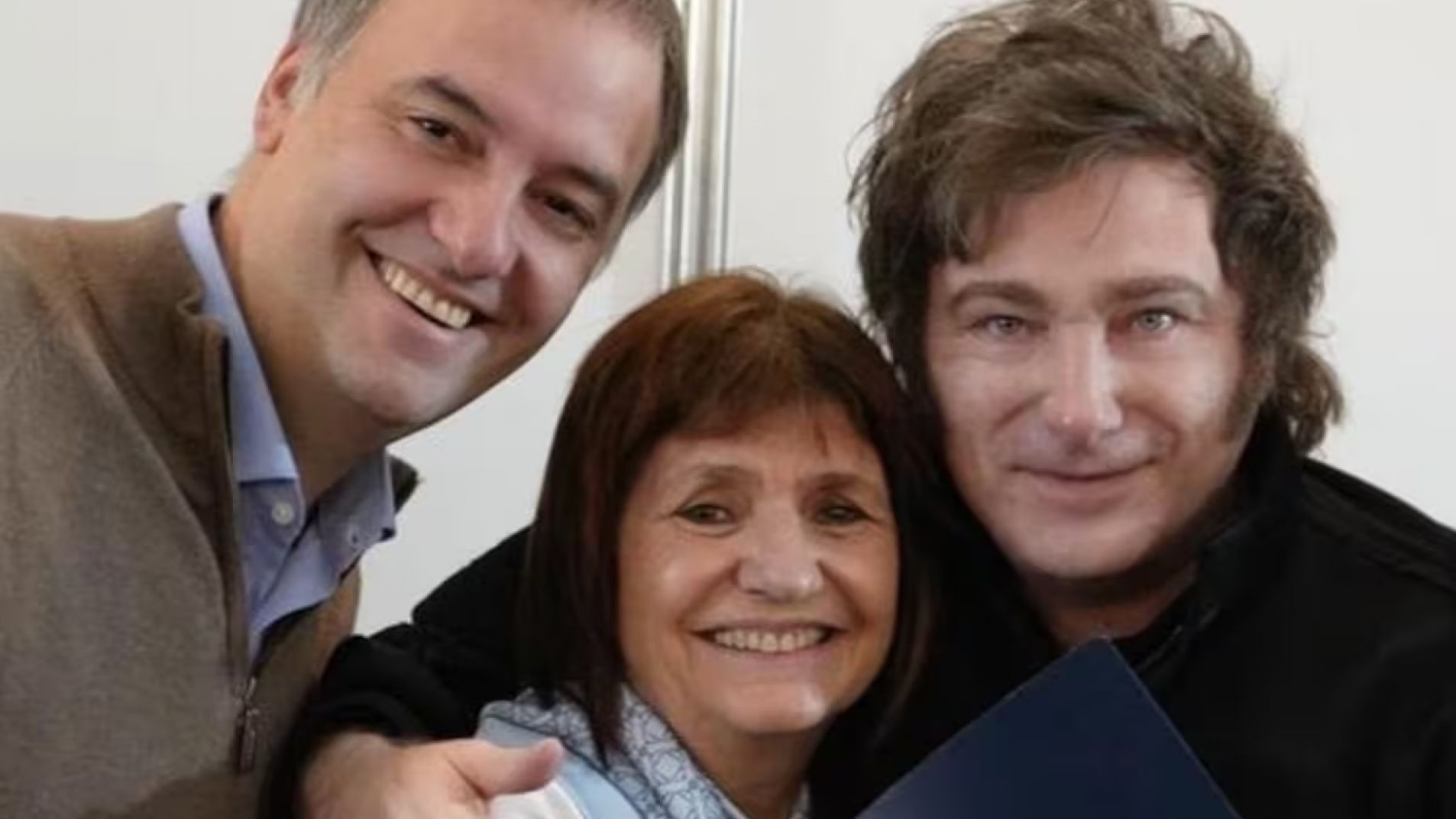 Patricia Bullrich le pediría a Javier Milei que eche a Manuel Adorni