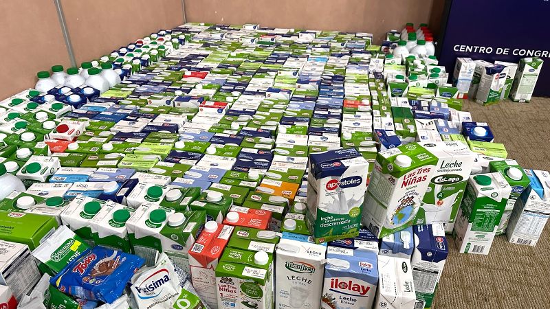 Entregaron a 4 entidades la leche y alimentos recolectados en un concierto
