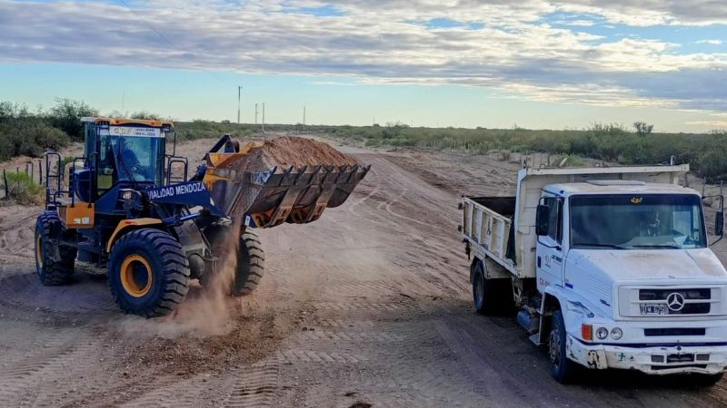 Mejoran 480 kilómetros de rutas ganaderas en General Alvear y San Rafael