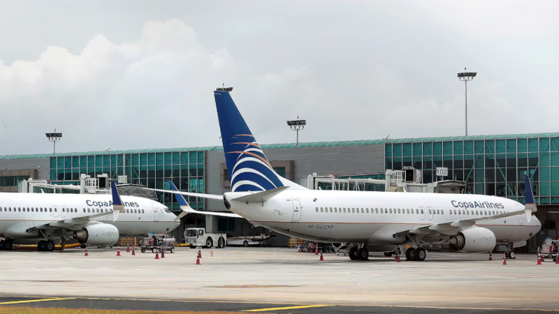 Detuvieron a una pareja por tener relaciones sexuales en el avión