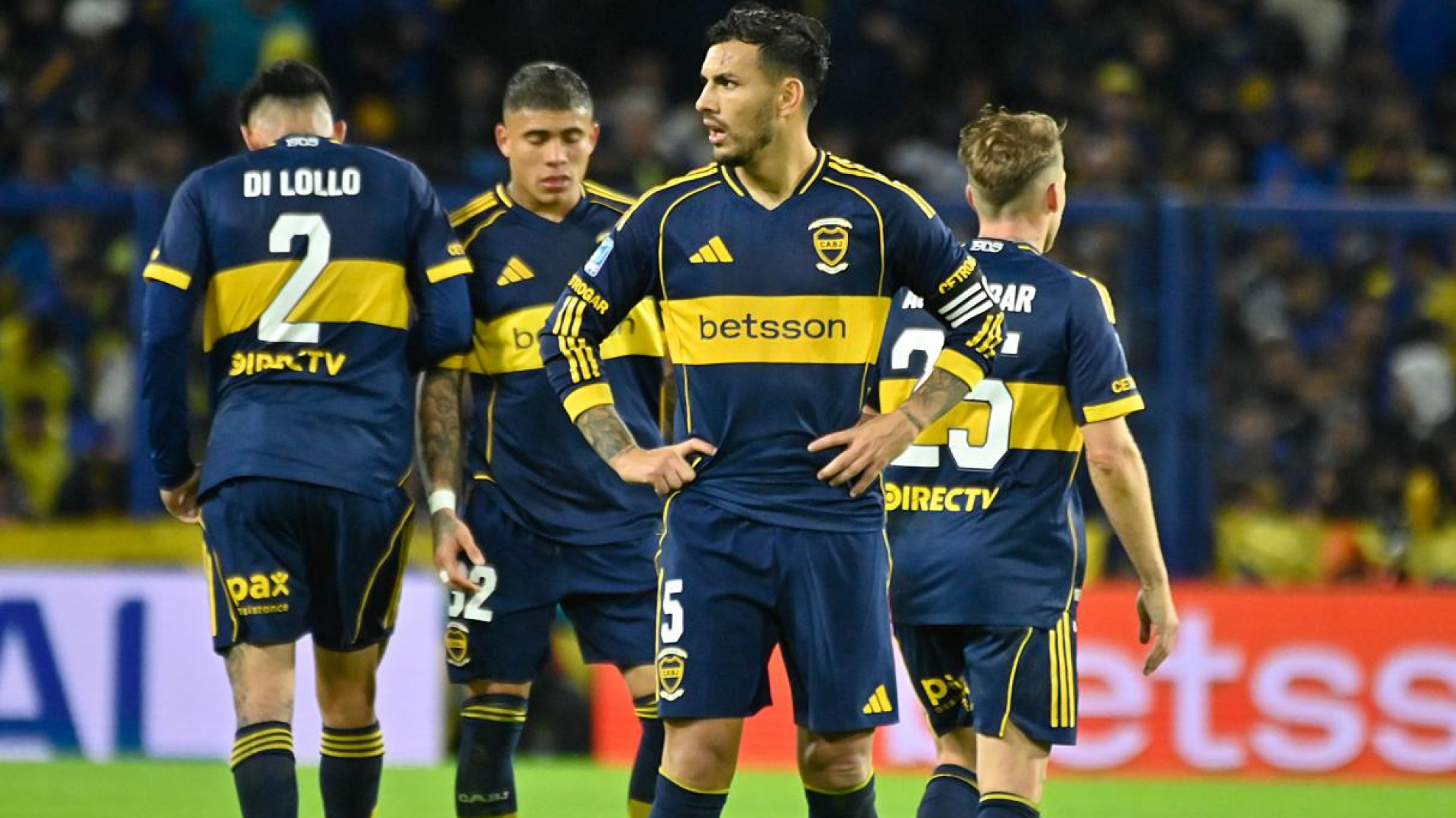 Boca cayó eliminado con Huracán en la Bombonera y con dos jugadores más
