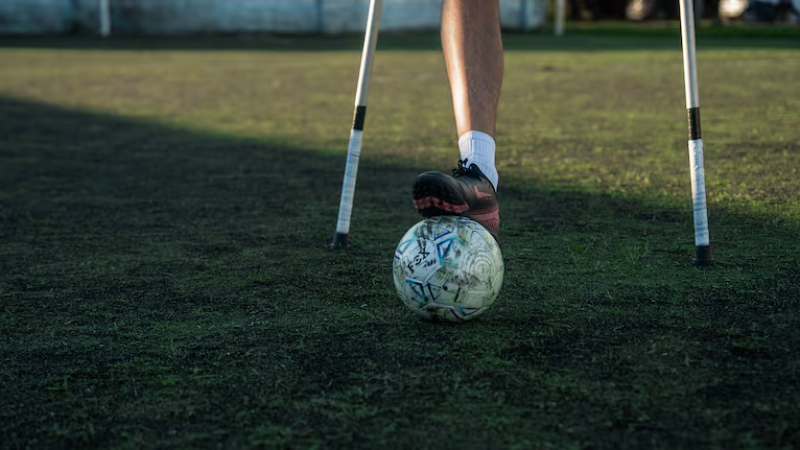 Perdió una pierna tras una lesión jugando al fútbol y hoy lucha por cumplir un sueño