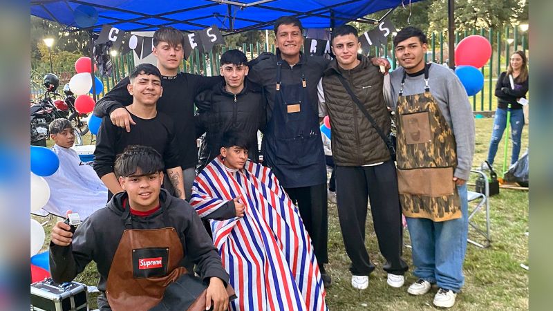 Jóvenes intervinieron el Parque de los Niños con gestos de solidaridad