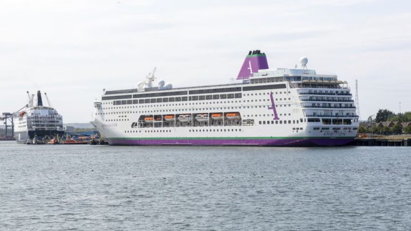 Alarma en otro crucero: murió una persona y aislaron a 1700 pasajeros