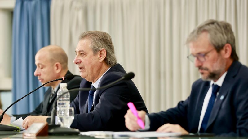 Félix anunció un endeudamiento para continuar con la obra pública