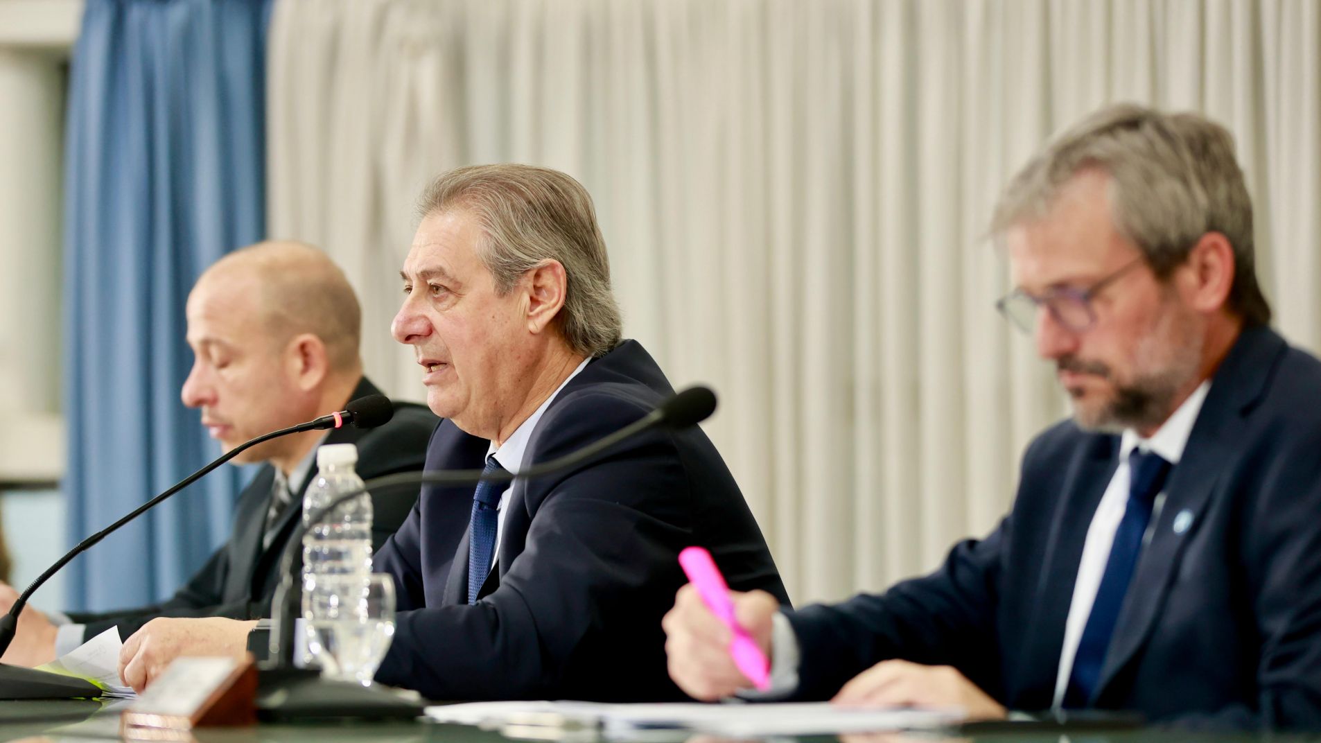 Félix anunció un endeudamiento para continuar con la obra pública