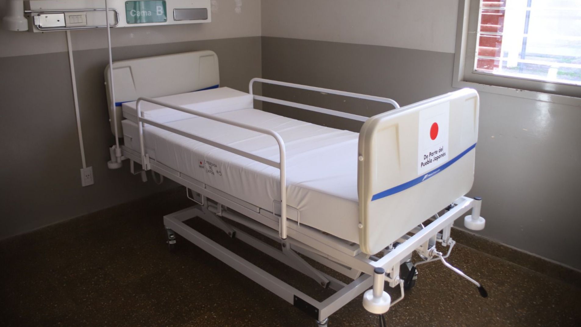 Donación de camas ortopédicas de la embajada de Japón