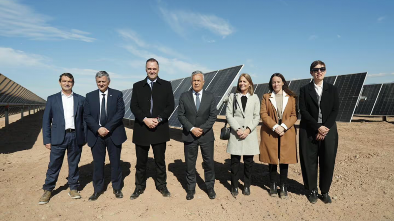 Adorni inauguró en Mendoza el primer proyecto energético del RIGI