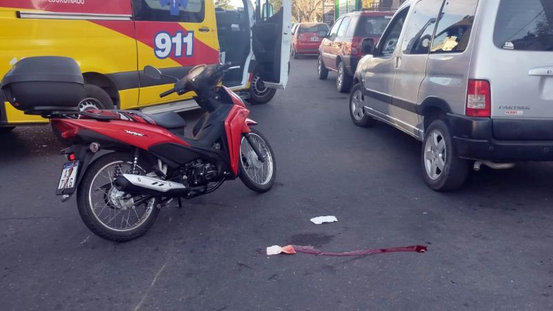 Un peatón de 84 años fue atropellado por una moto y terminó hospitalizado