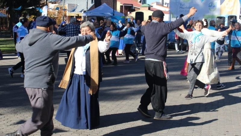 En plaza Francia habrá festejos y ensayo del Pericón