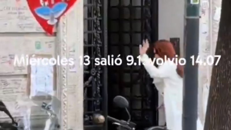 Revuelo por un video que muestra a Cristina en la calle sin custodia policial
